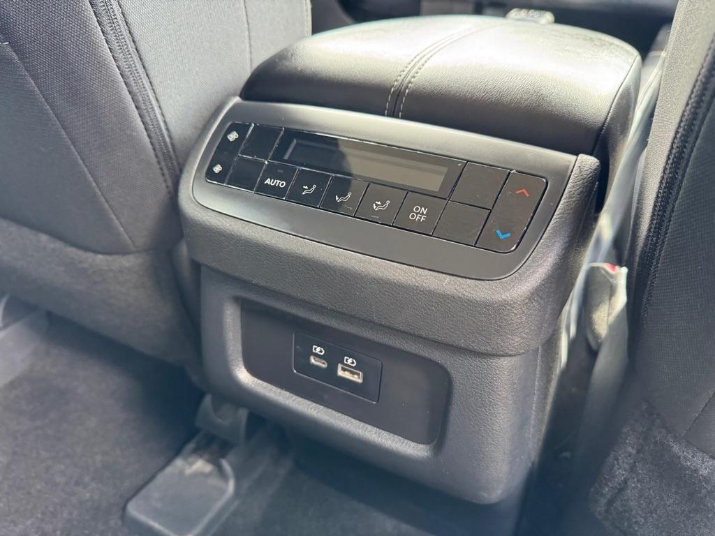 Nissan Pathfinder SV 2025
