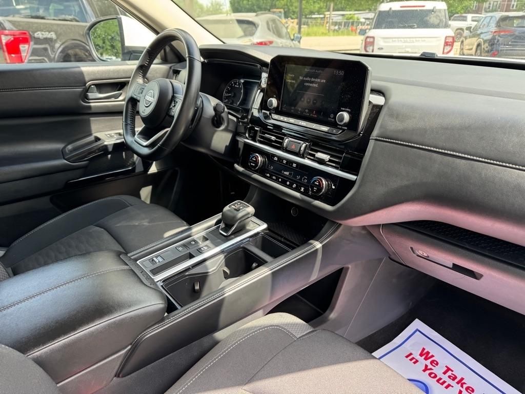 Nissan Pathfinder SV 2025