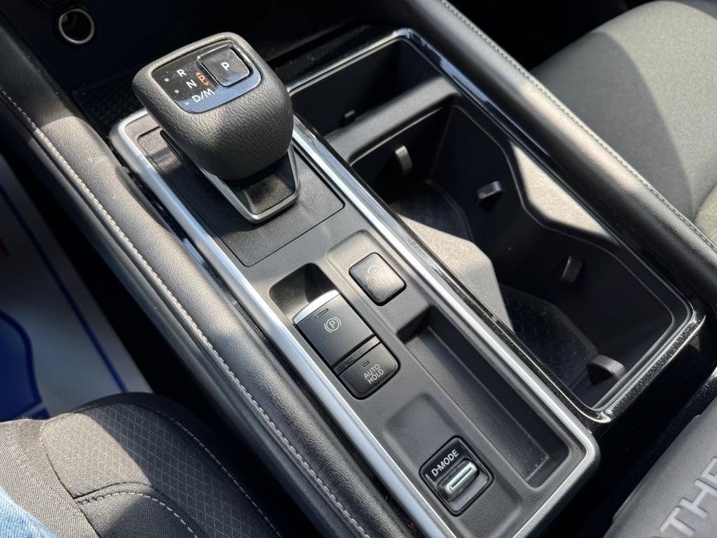 Nissan Pathfinder SV 2025
