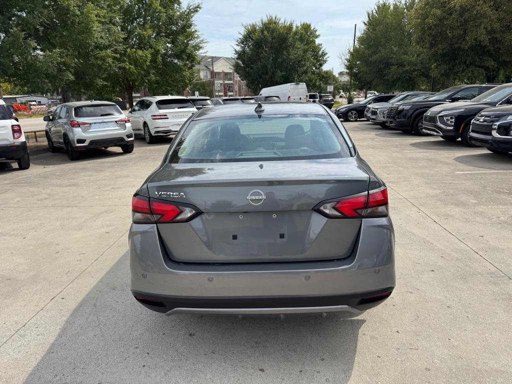 Nissan Versa  2025