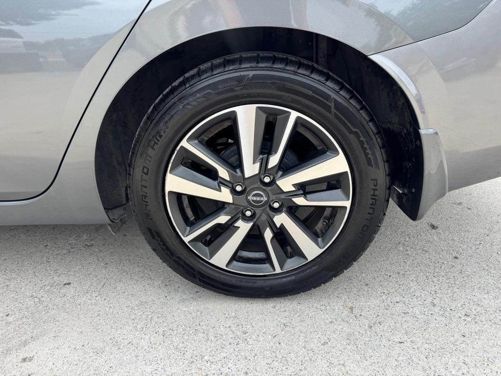 Nissan Versa  2025