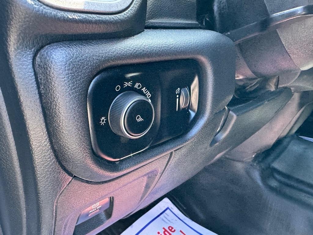 RAM 1500 Tradesman Crew Cab SWB 4WD 2023