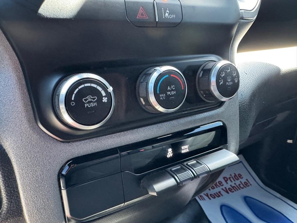 RAM 1500 Tradesman Crew Cab SWB 4WD 2023