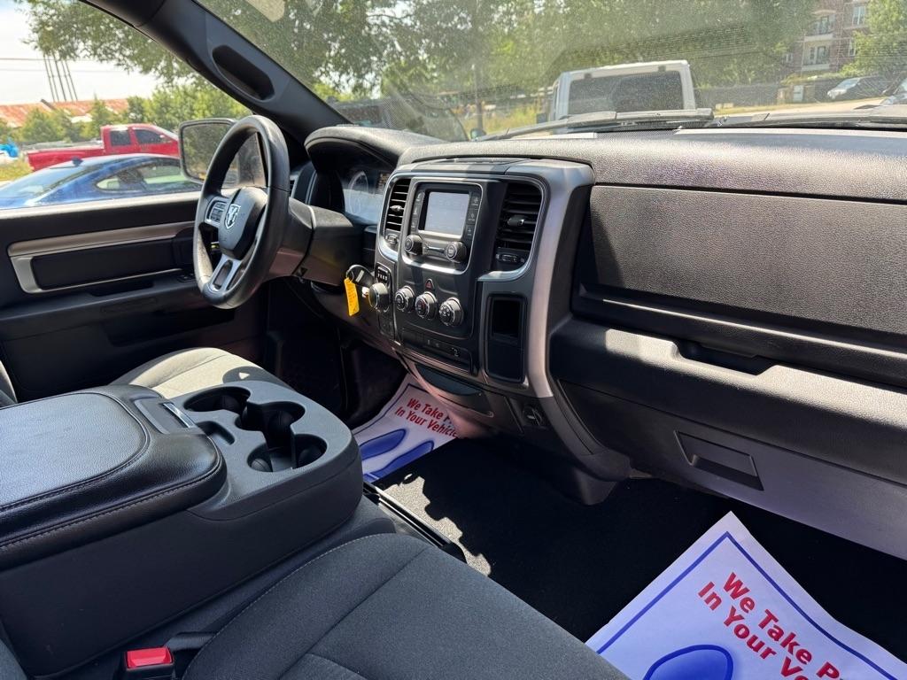 RAM 1500 Classic Tradesman Crew Cab SWB 4WD 2024