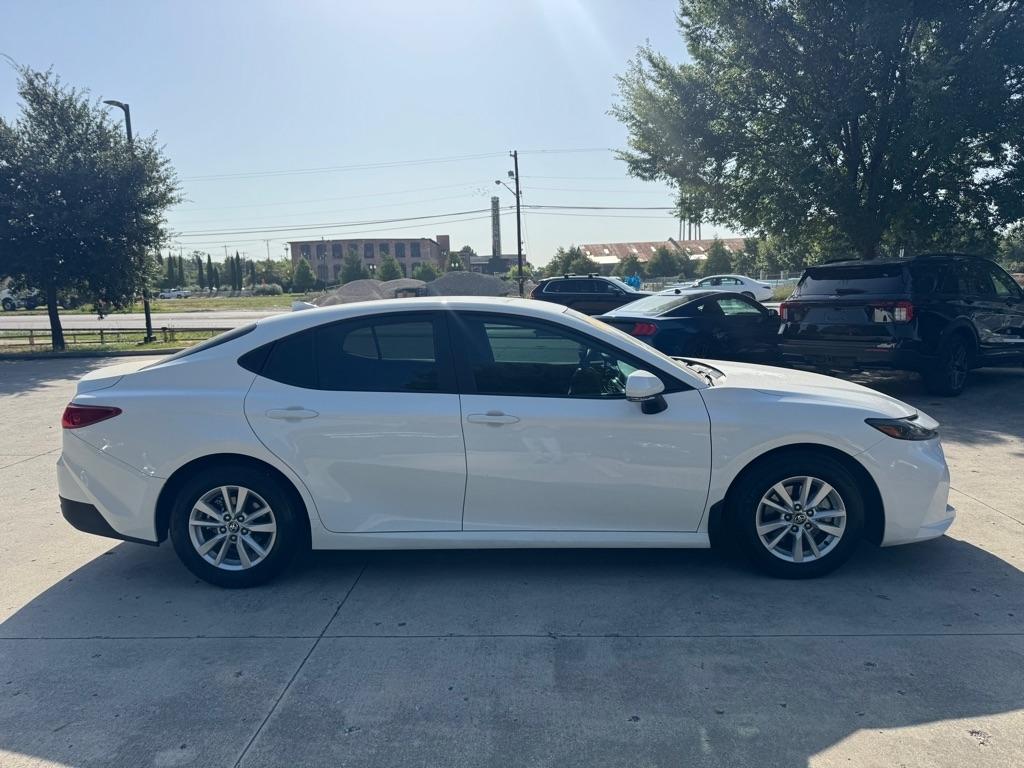 Toyota Camry Hybrid XLE 2026