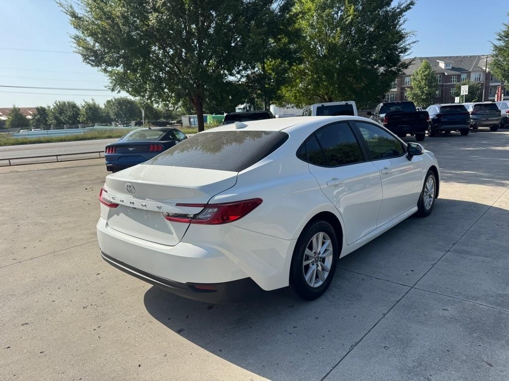 Toyota Camry Hybrid XLE 2026
