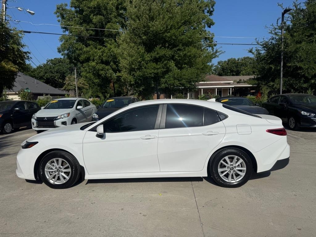 Toyota Camry Hybrid XLE 2026