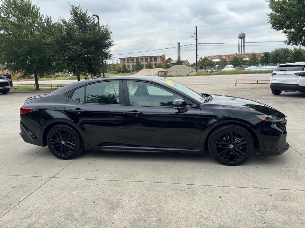 Toyota Camry Hybrid XLE 2026