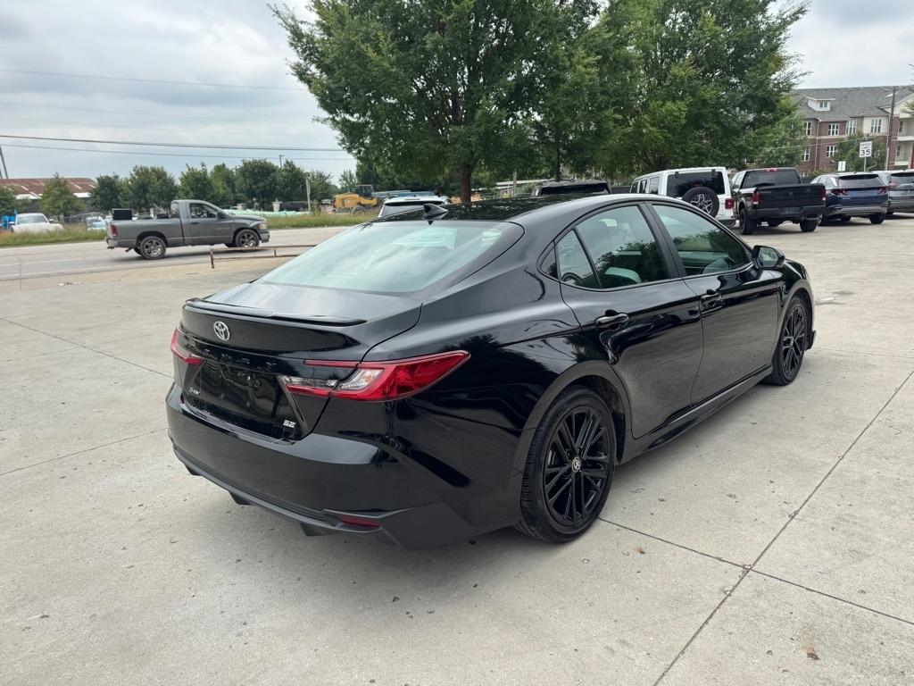 Toyota Camry Hybrid XLE 2026