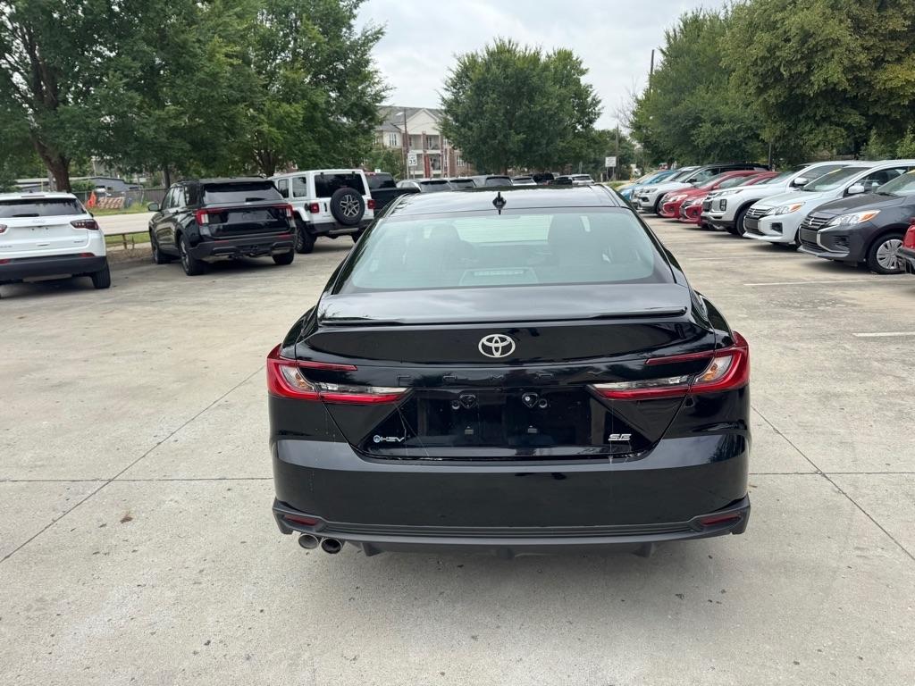 Toyota Camry Hybrid XLE 2026