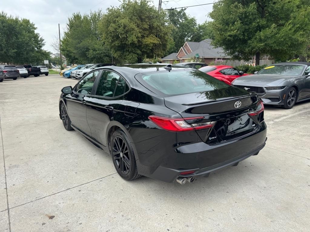 Toyota Camry Hybrid XLE 2026