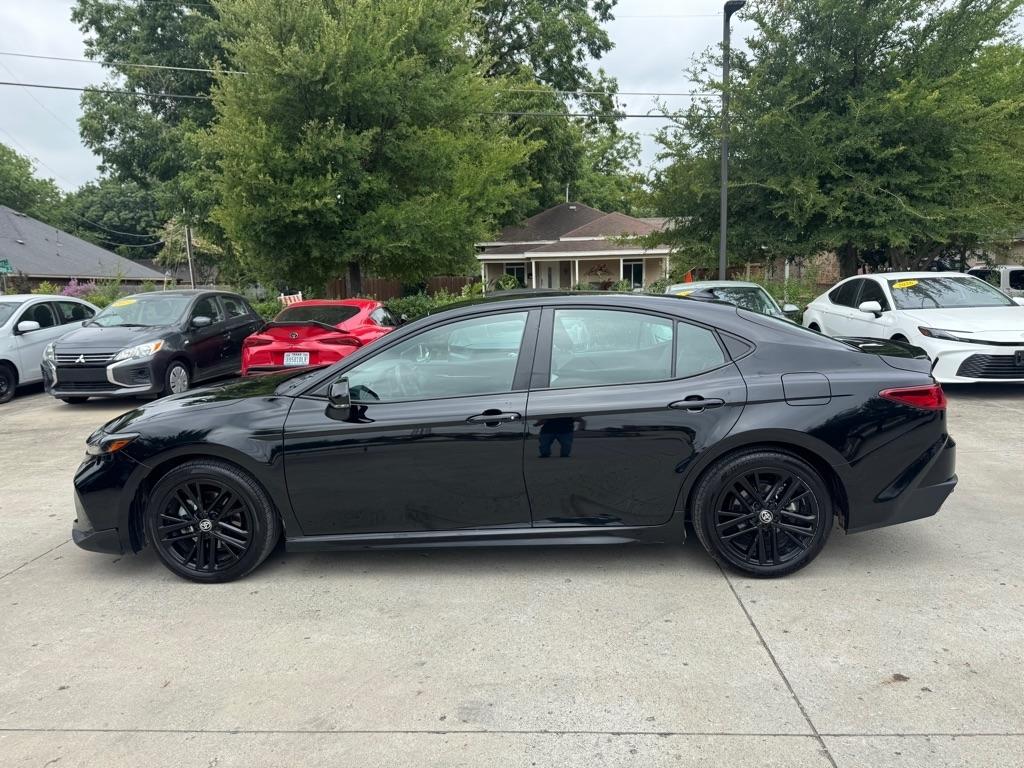 Toyota Camry Hybrid XLE 2026