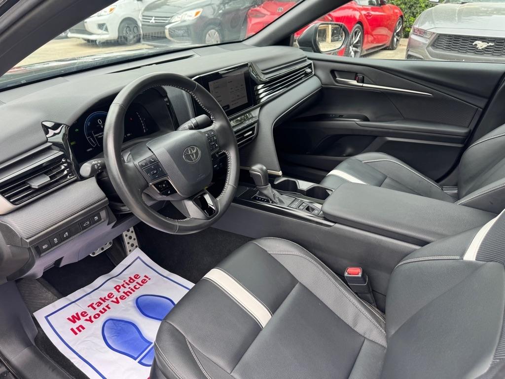 Toyota Camry Hybrid XLE 2026
