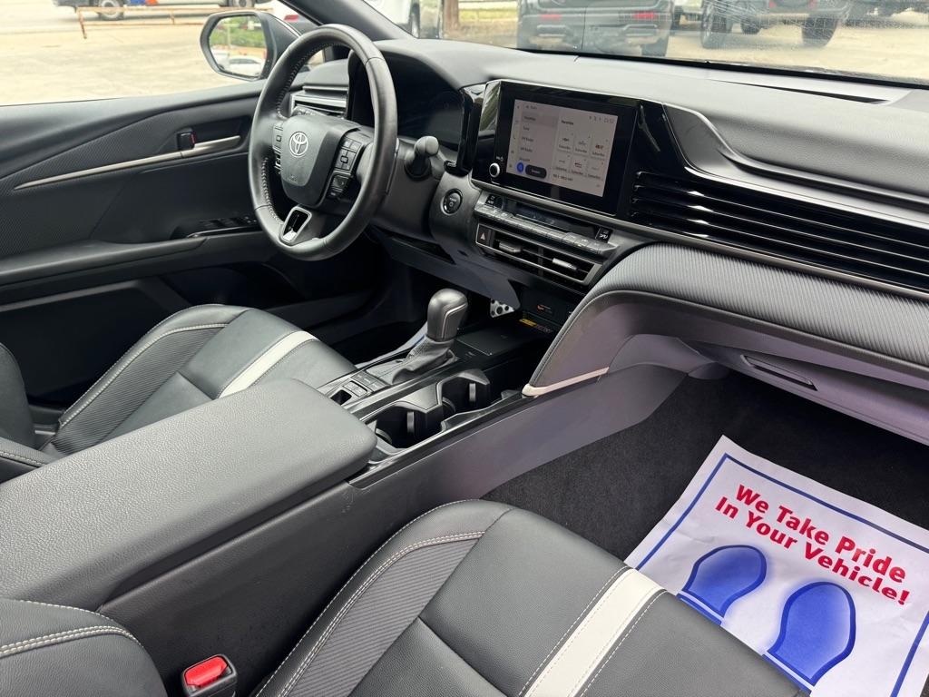 Toyota Camry Hybrid XLE 2026