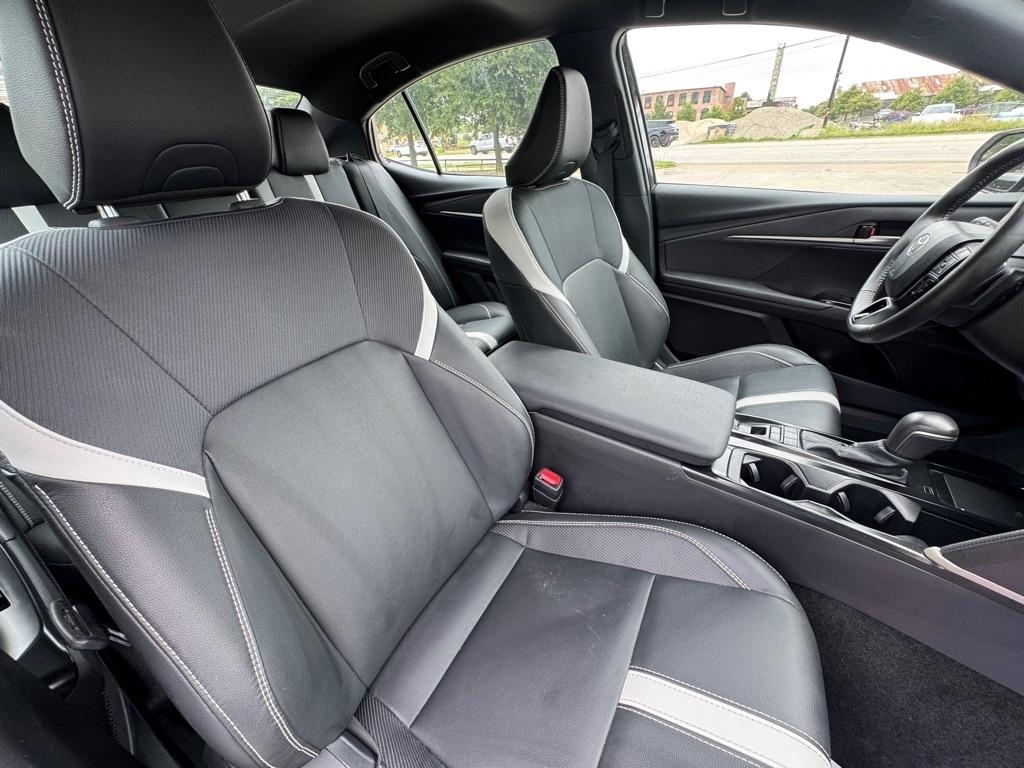 Toyota Camry Hybrid XLE 2026