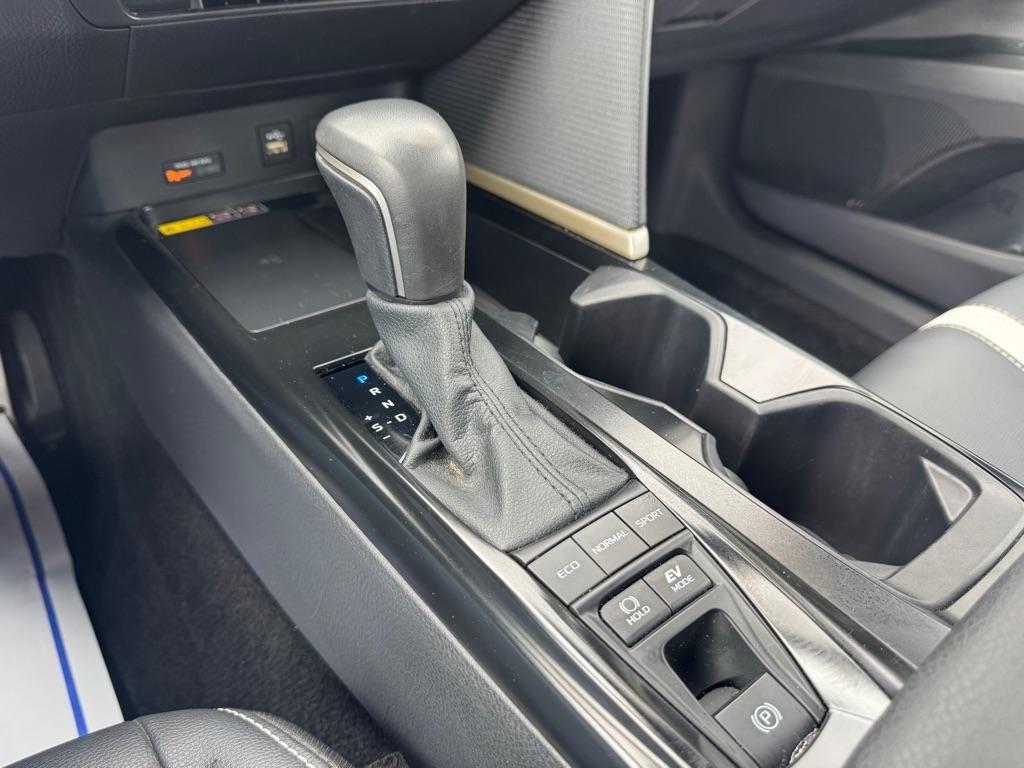 Toyota Camry Hybrid XLE 2026
