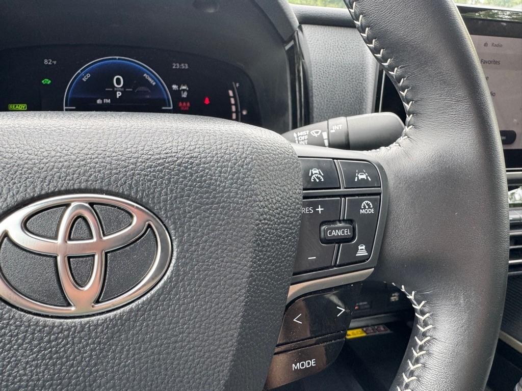Toyota Camry Hybrid XLE 2026