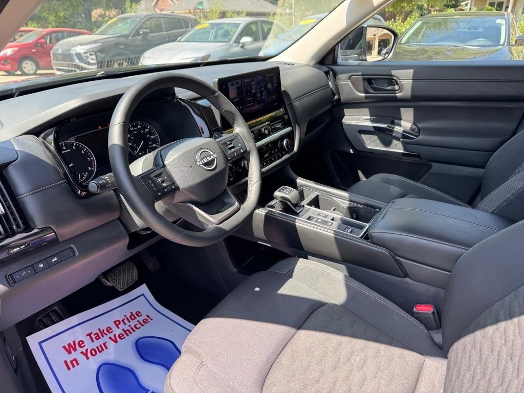 Nissan Pathfinder SV 2026