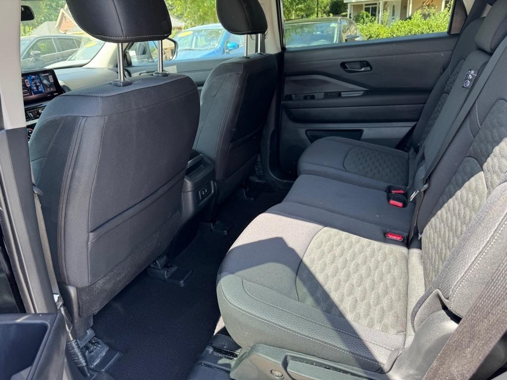 Nissan Pathfinder SV 2026