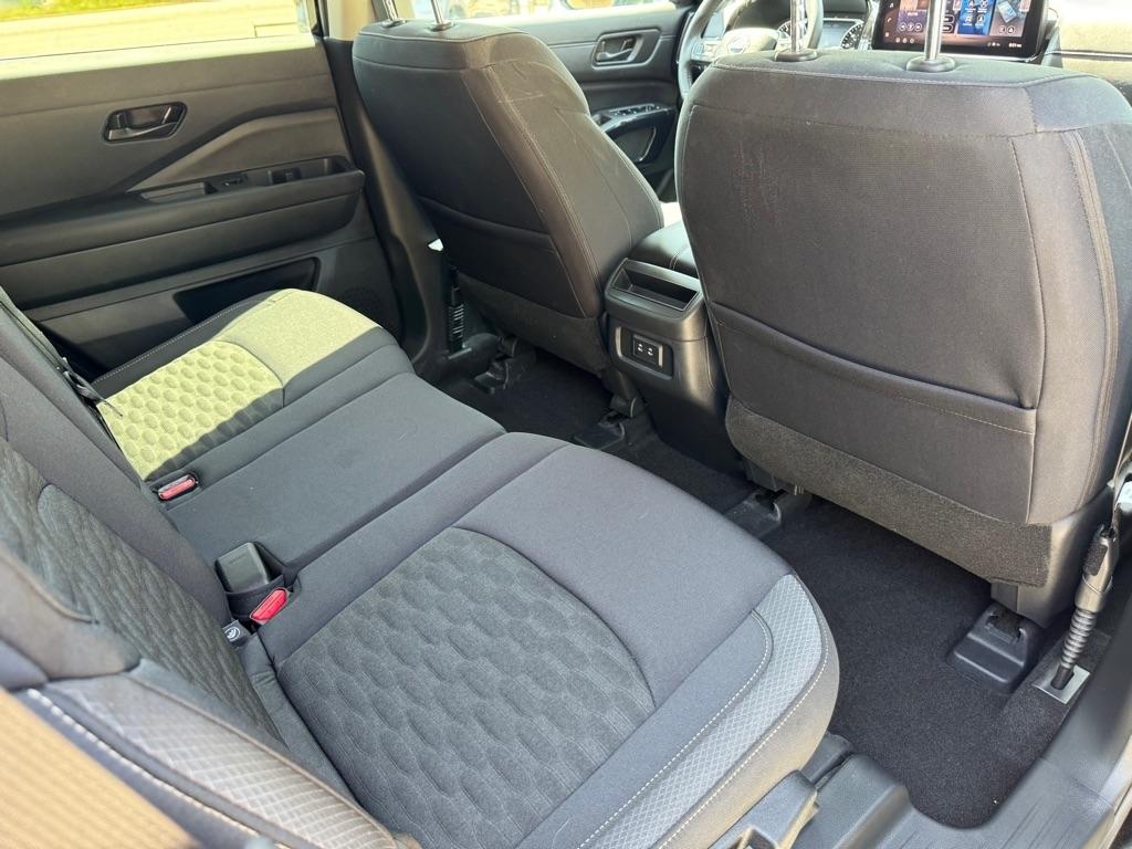 Nissan Pathfinder SV 2026