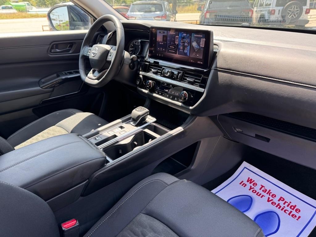 Nissan Pathfinder SV 2026