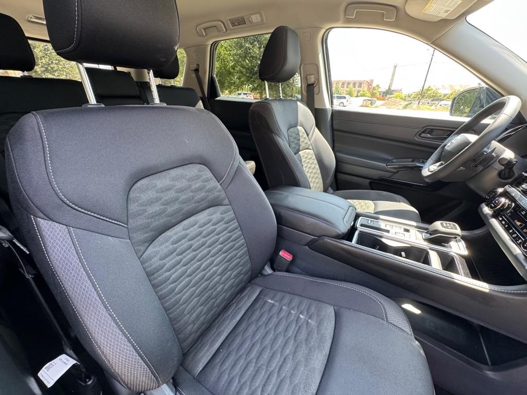 Nissan Pathfinder SV 2026