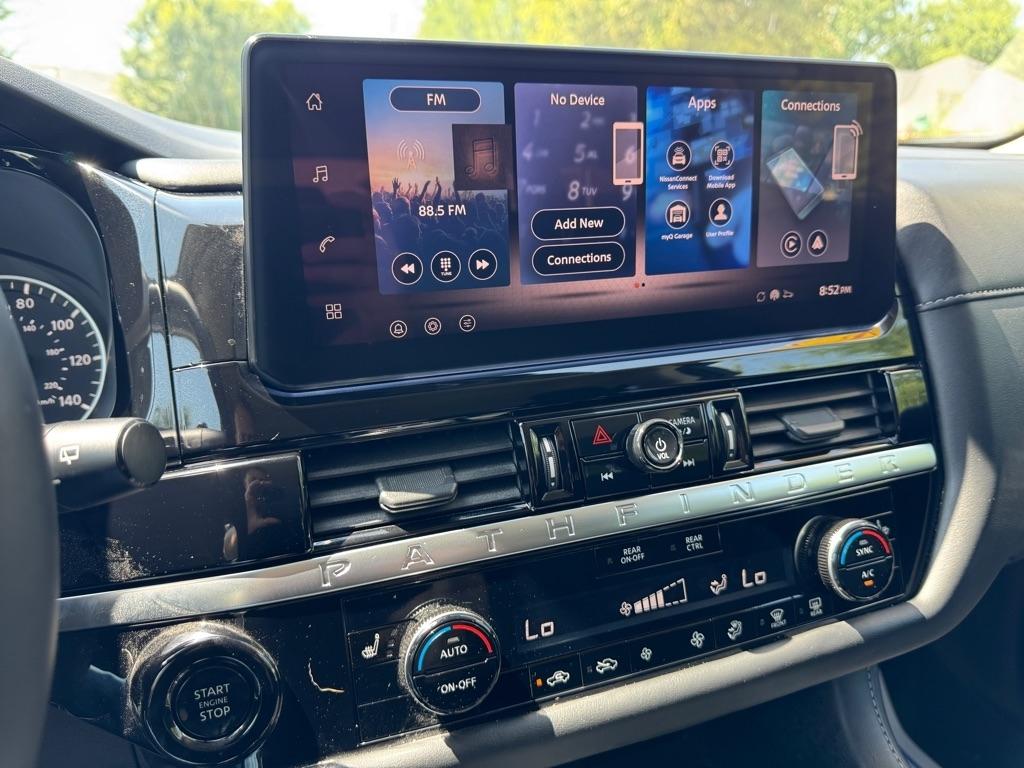 Nissan Pathfinder SV 2026