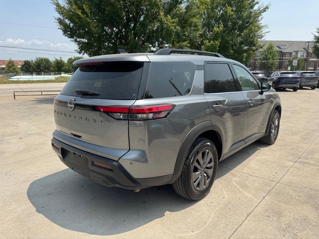 Nissan Pathfinder SV 2026