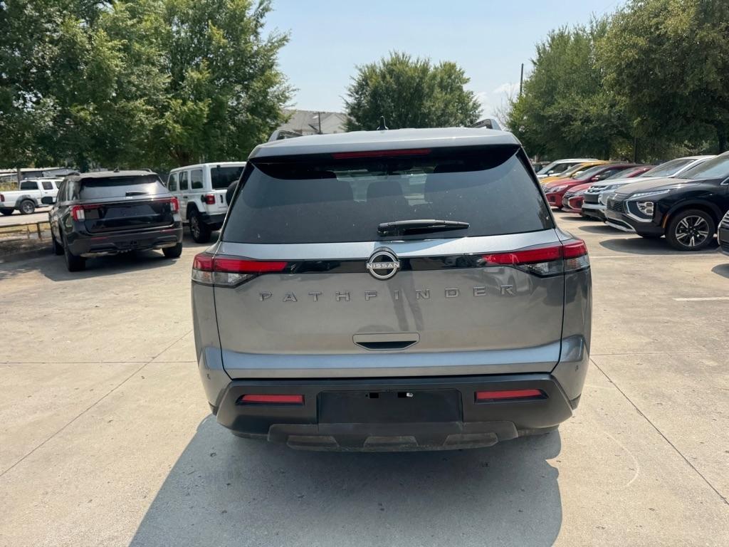 Nissan Pathfinder SV 2026