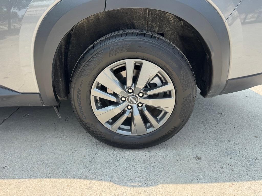 Nissan Pathfinder SV 2026
