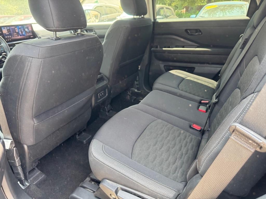 Nissan Pathfinder SV 2026