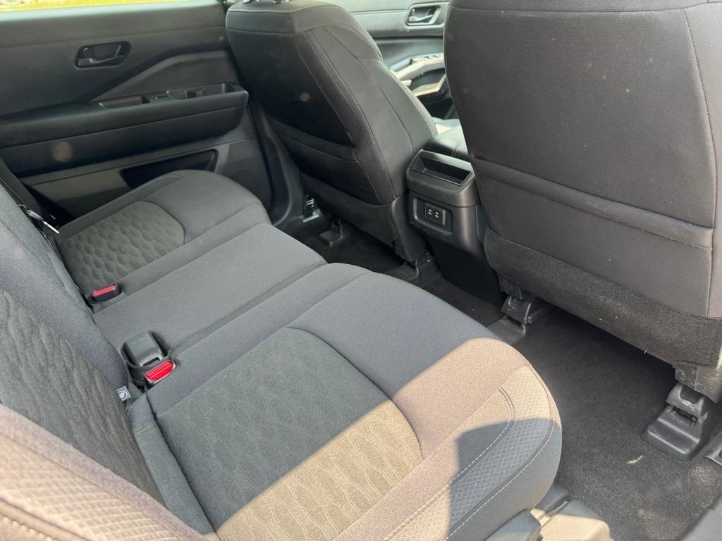 Nissan Pathfinder SV 2026
