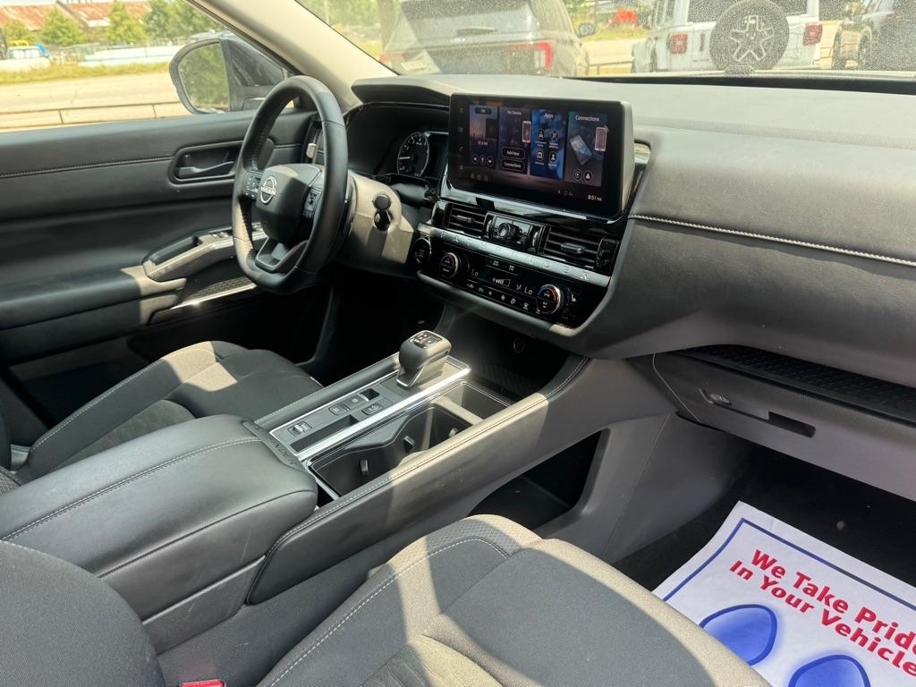 Nissan Pathfinder SV 2026