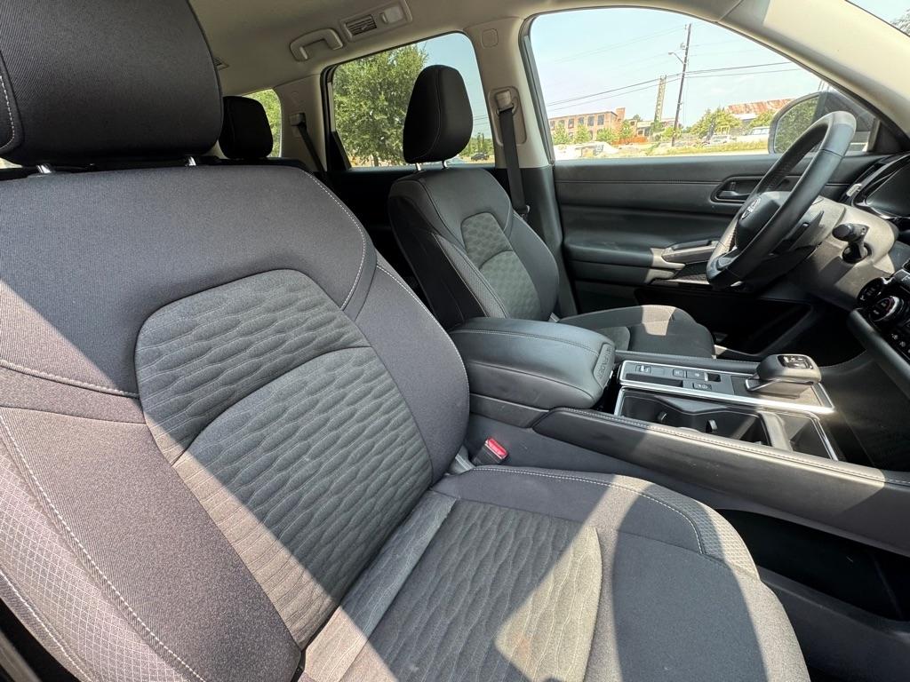 Nissan Pathfinder SV 2026