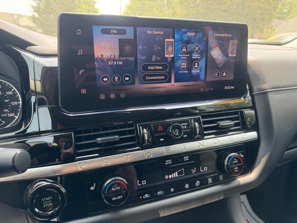 Nissan Pathfinder SV 2026