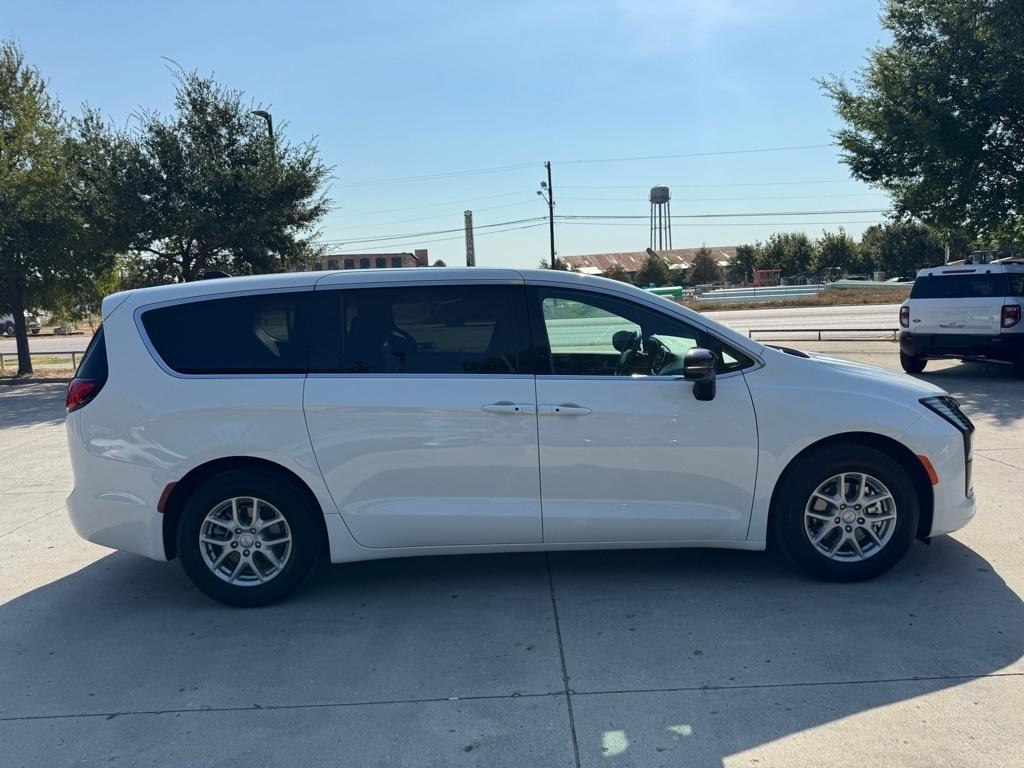 Chrysler Pacifica Select 2027