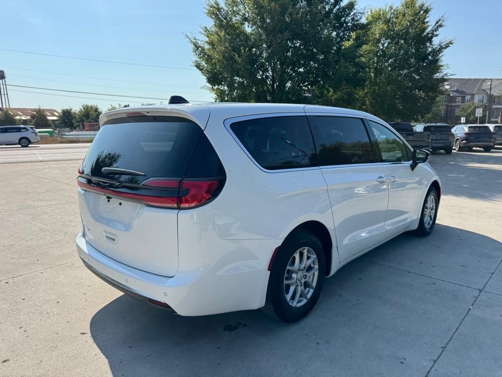 Chrysler Pacifica Select 2027