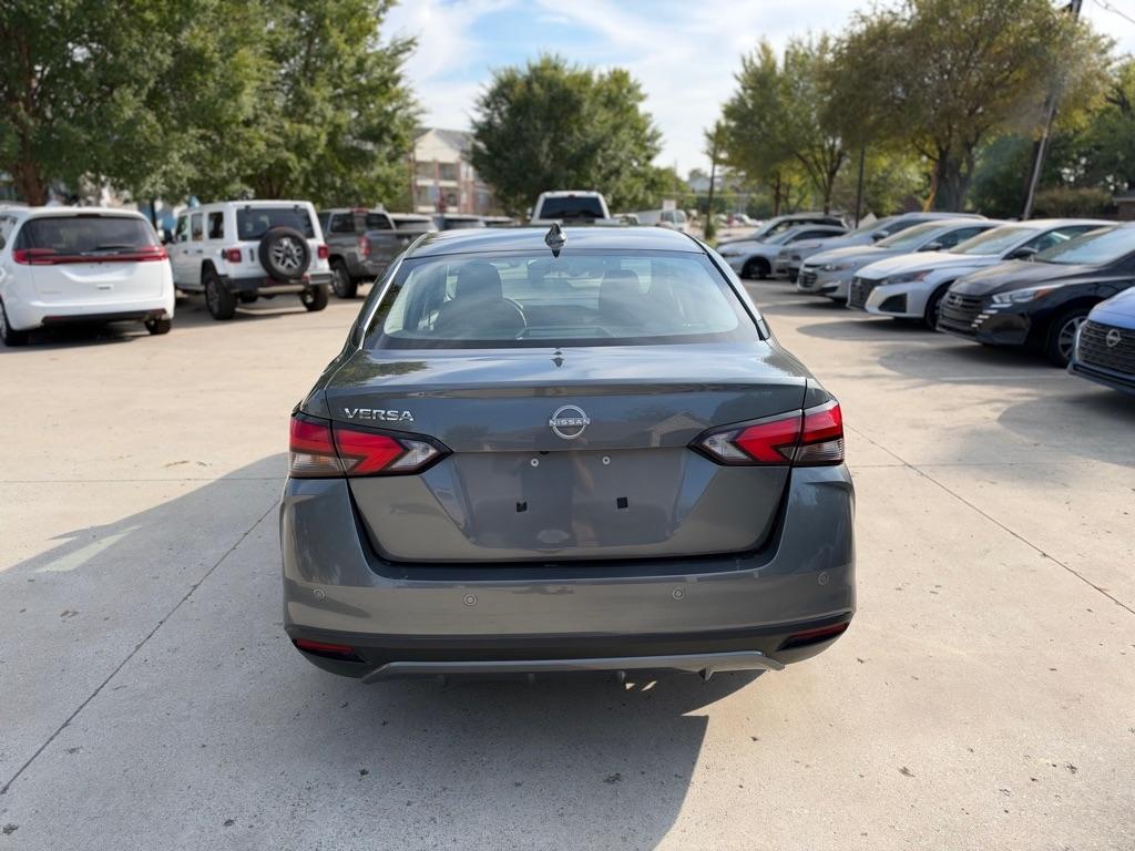 Nissan Versa SV 2025