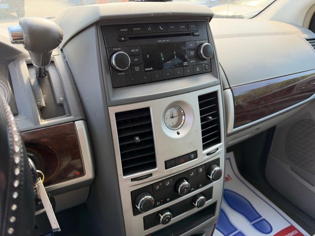 Chrysler Town & Country Touring 2010