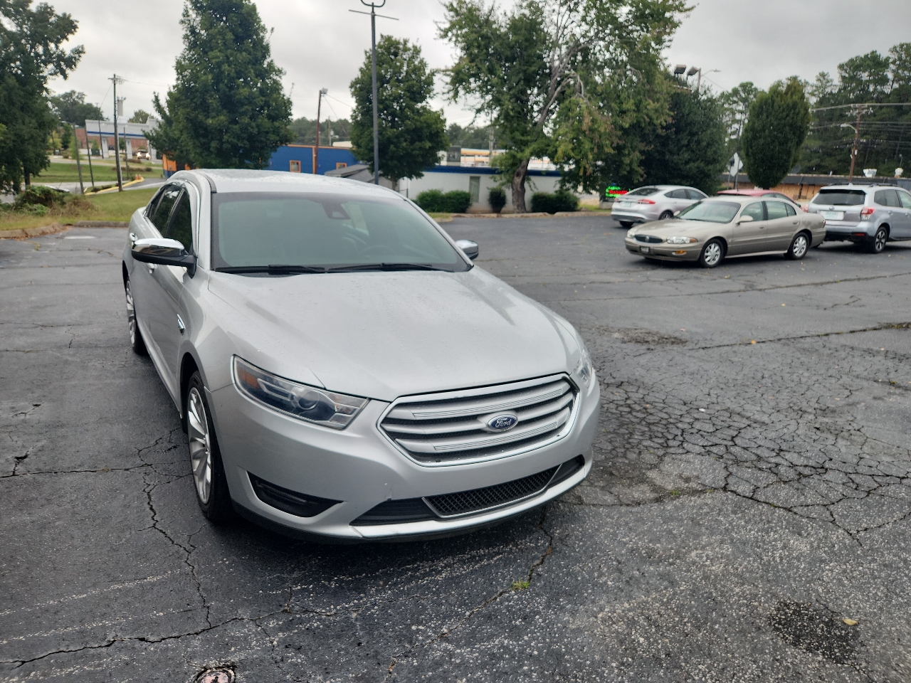 2019 Ford Taurus Limited photo 2