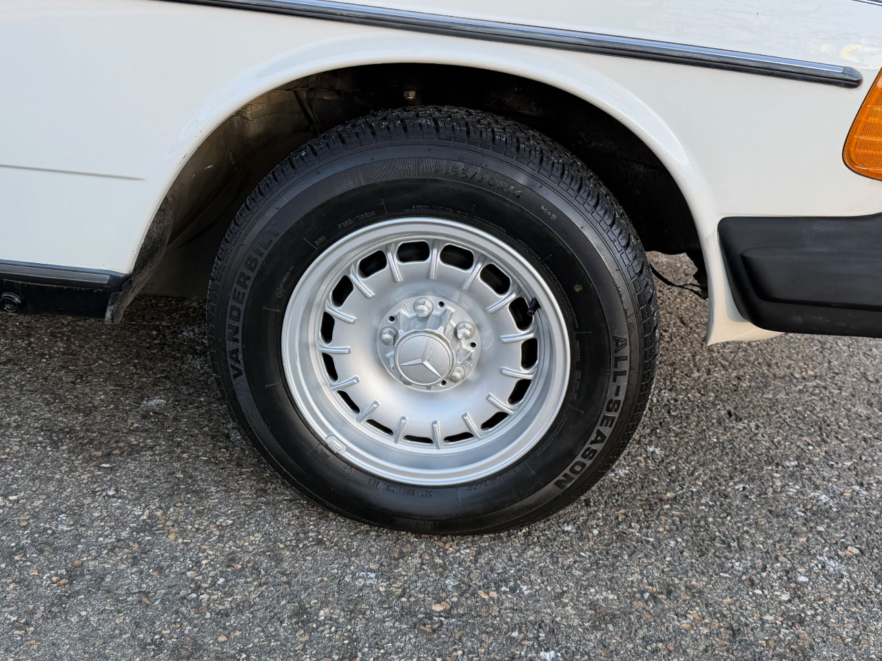 Mercedes-Benz 300 TDT 1985