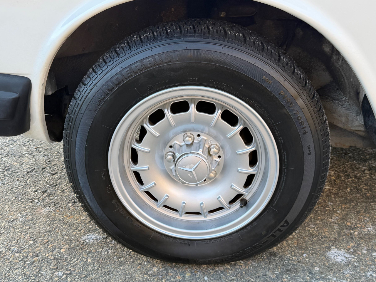 Mercedes-Benz 300 TDT 1985