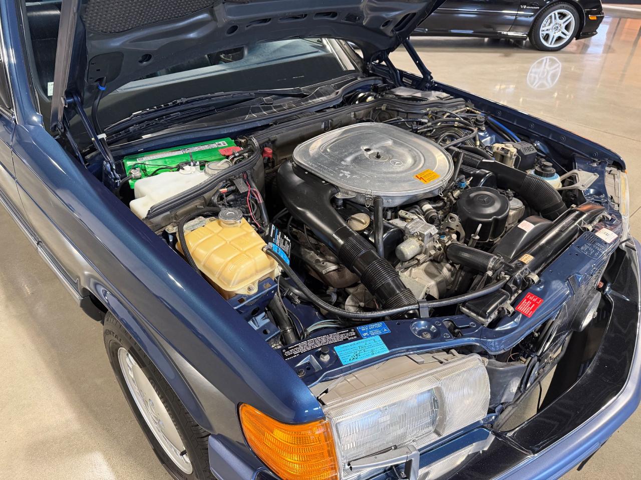 Mercedes-Benz 560 SEL sedan 1989