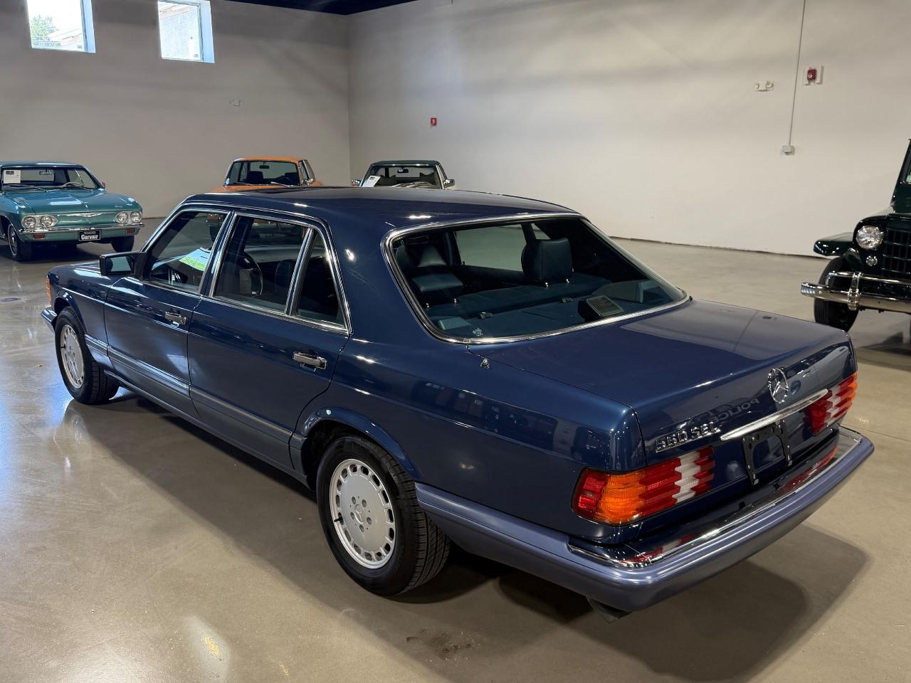 Mercedes-Benz 560 SEL sedan 1989