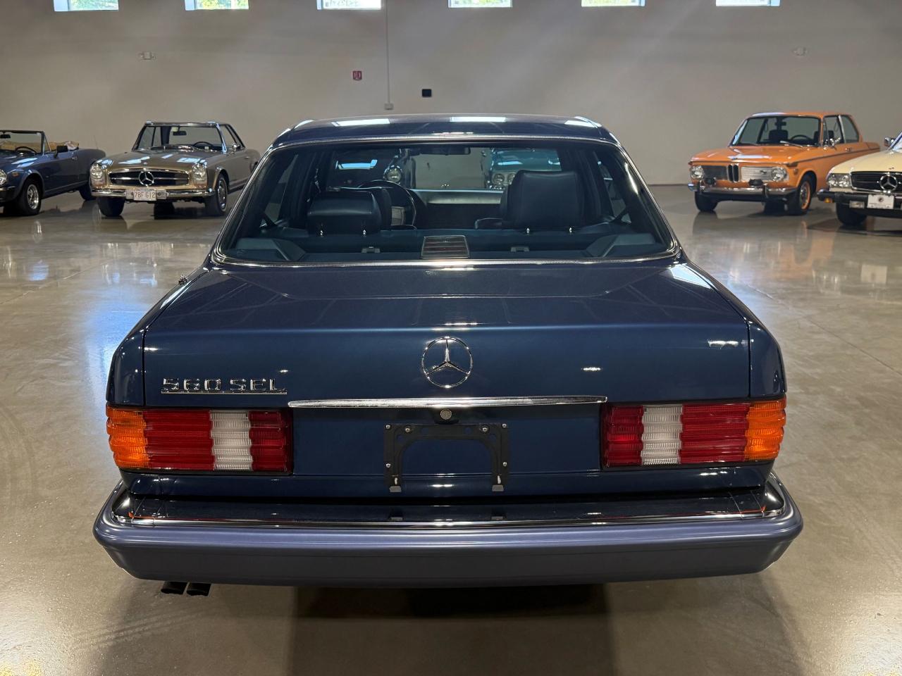 Mercedes-Benz 560 SEL sedan 1989