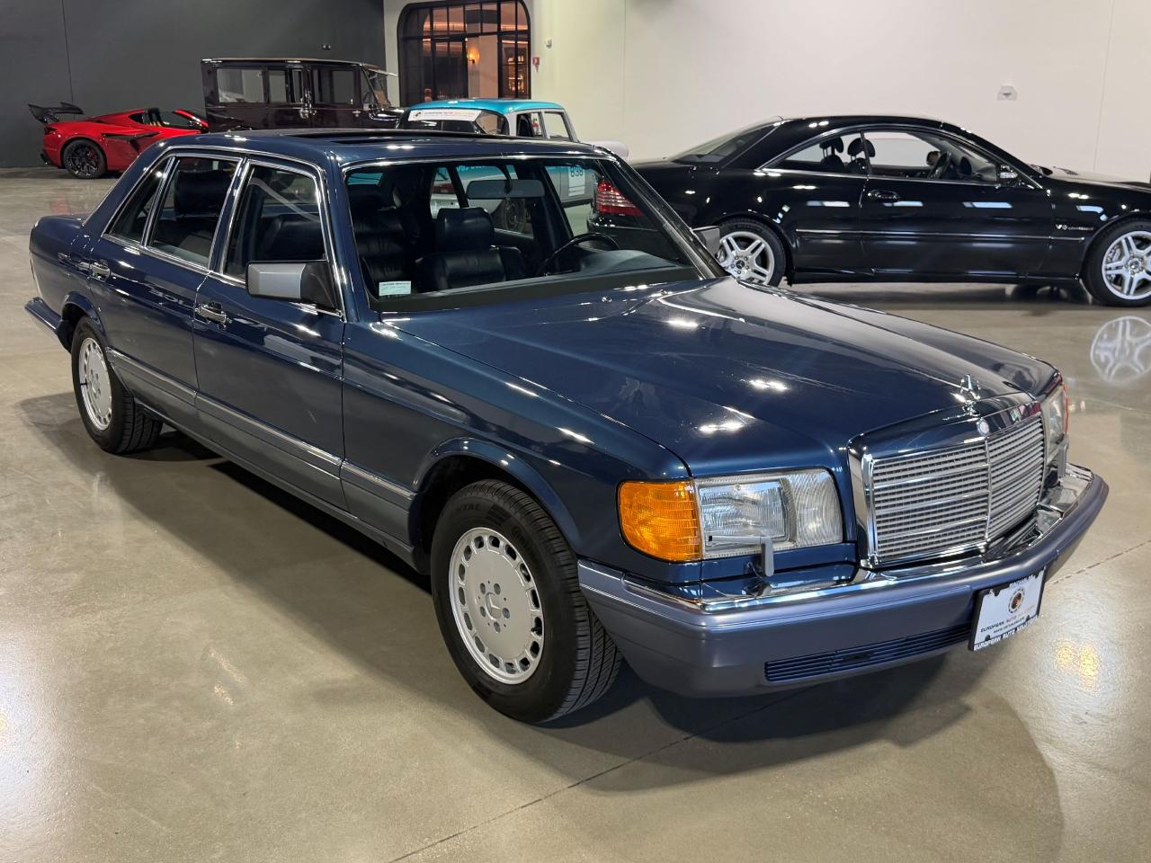 Mercedes-Benz 560 SEL sedan 1989