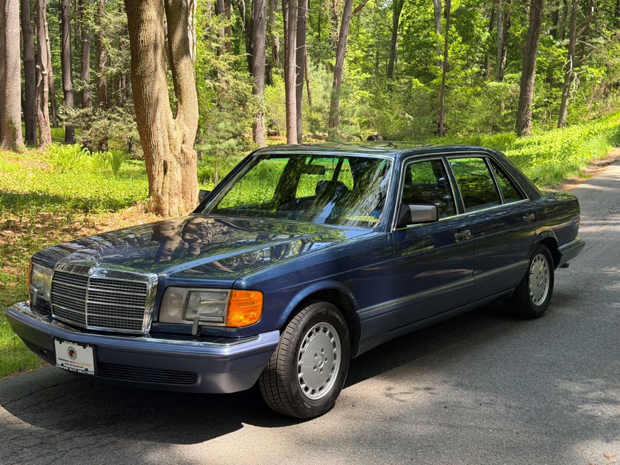 Mercedes-Benz 560 SEL sedan 1989