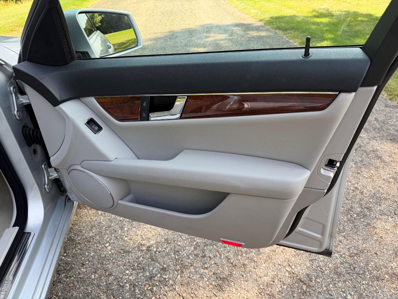 Mercedes-Benz C-Class C300 Luxury Sedan 2010