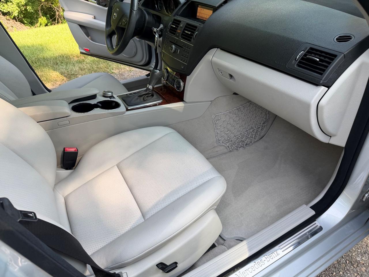 Mercedes-Benz C-Class C300 Luxury Sedan 2010