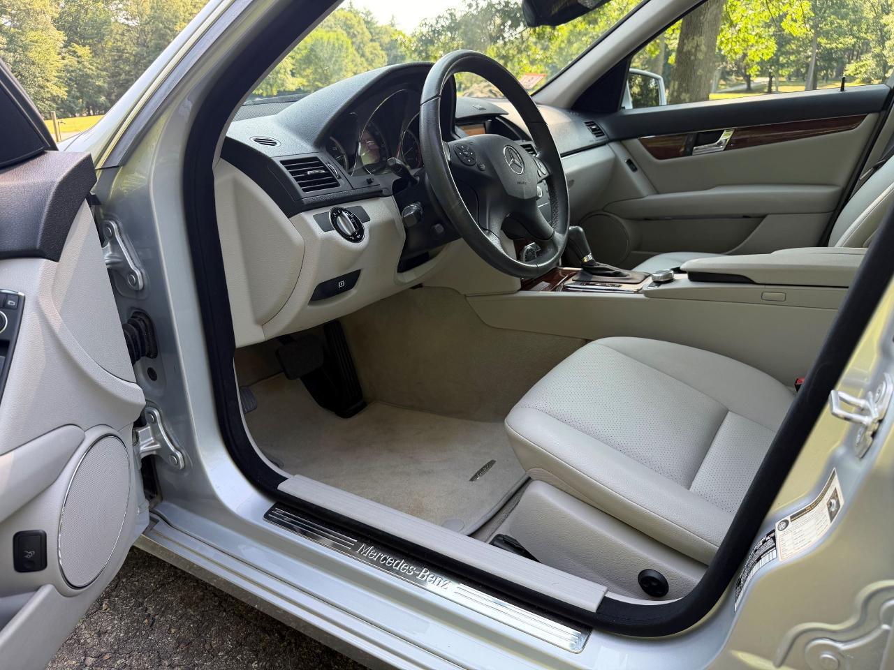 Mercedes-Benz C-Class C300 Luxury Sedan 2010